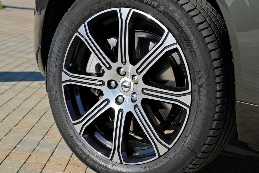 Колеса Volvo XC60 D5 Inscription 2017 года  (WW) (фото 15 из 42)
